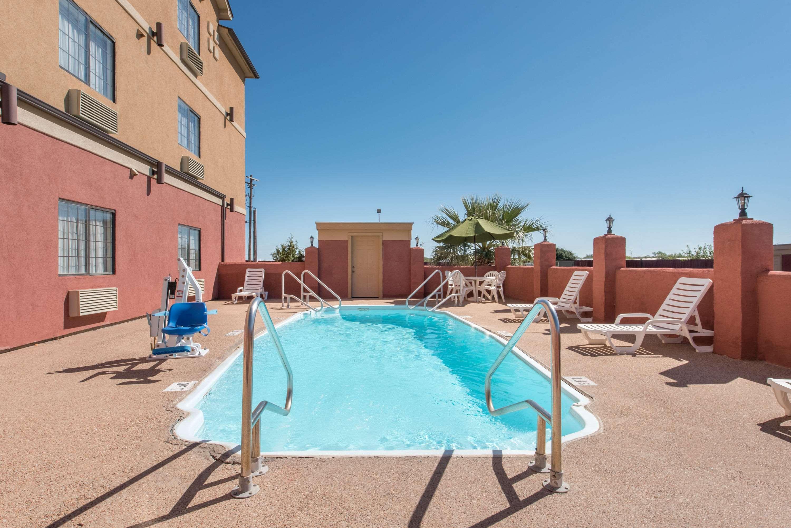 Отель Super 8 By Wyndham Abilene South Экстерьер фото